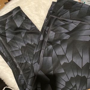 Old navy active capri length work out pants - soft